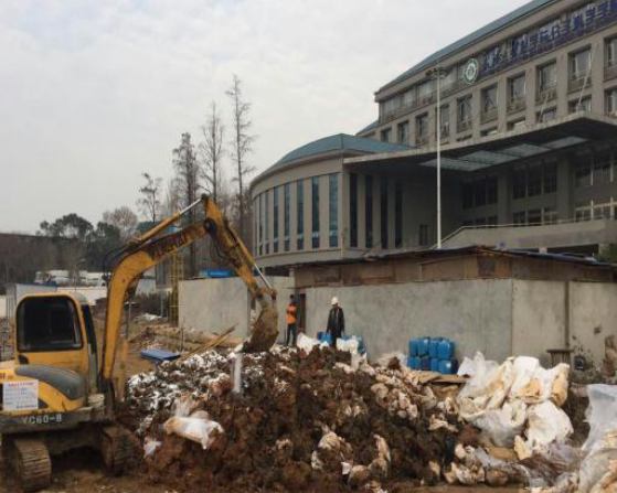 武漢軍運會某場館污染土壤應(yīng)急修復(fù)